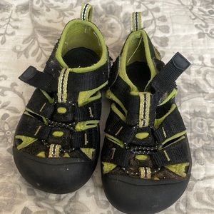 Keen Toddler Size 7